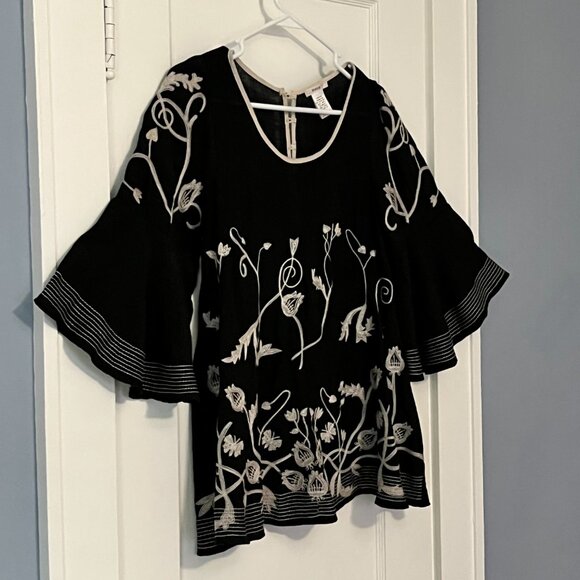 Esley anthropologie blouse size small floral embroidered gauzy flutter sleeve - Picture 3 of 9